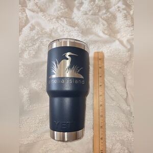 YETI Dark Blue Tumbler with Silver Design Amelia Island Heron NWT